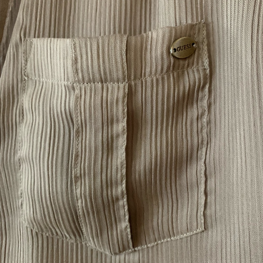 Guess blouse. - Picture 3 of 4